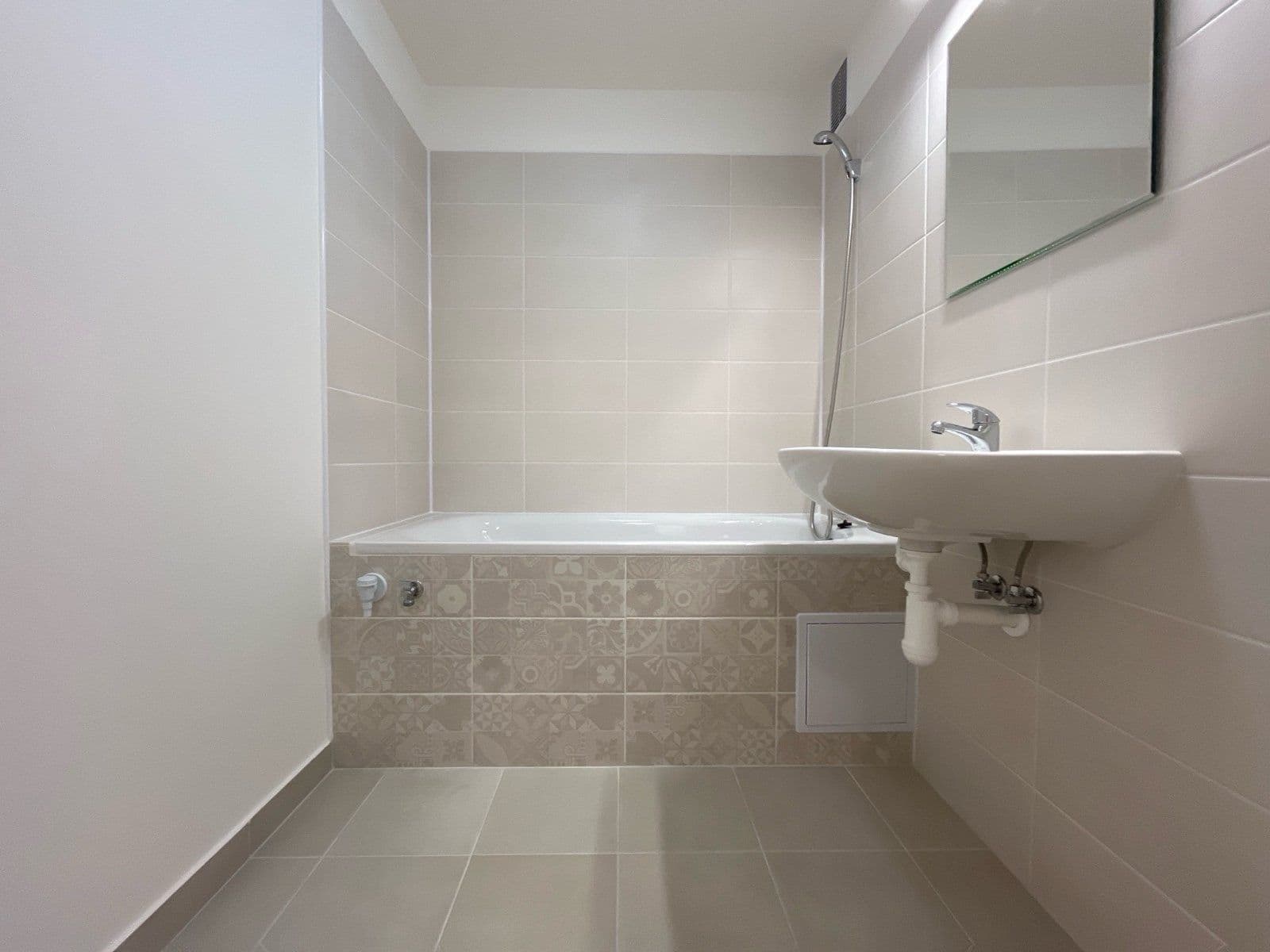 Prenájom bytu 2-izbový 56 m², Slezská, Český Těšín, Moravskoslezský kraj Prenájom bytu 2-izbový 56 m², Slezská, Český Těšín, Moravskoslezský kraj
