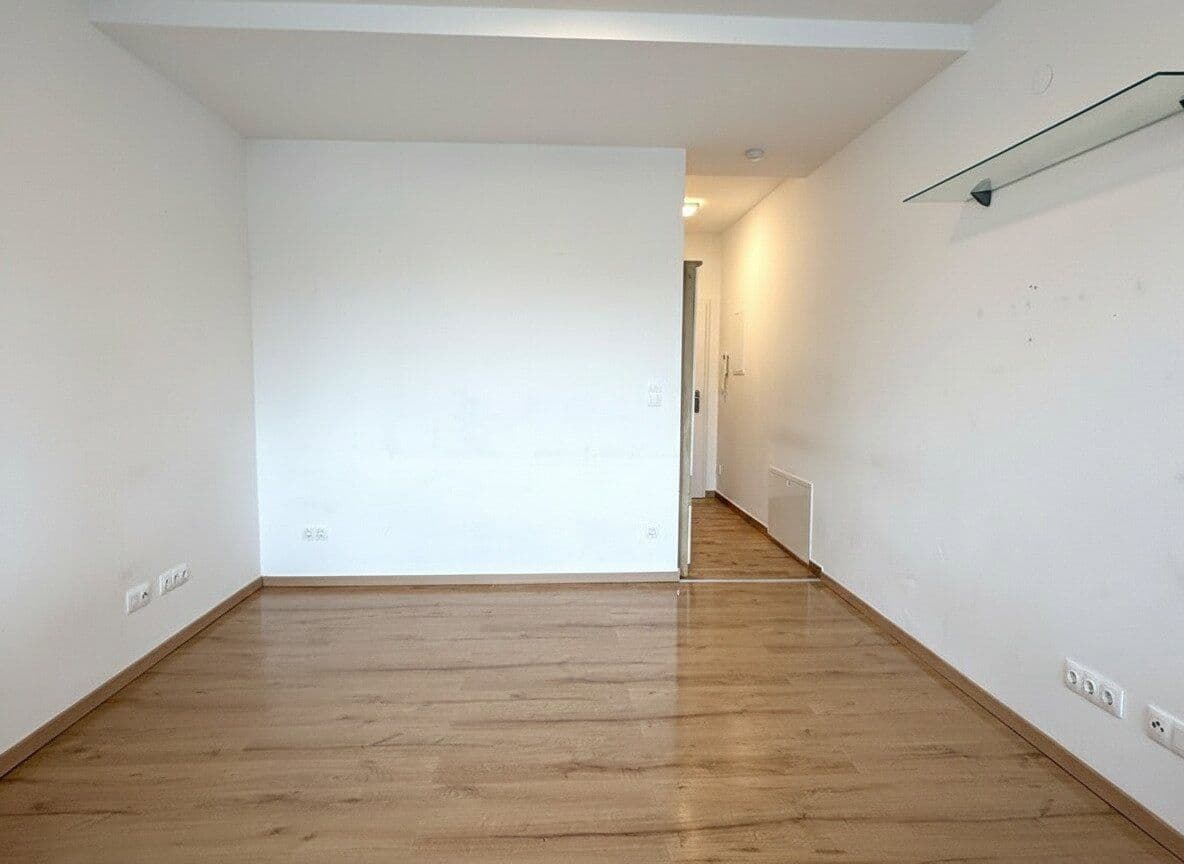 Prenájom bytu 1-izbový 30 m², Innsbruck, Tirolsko Prenájom bytu 1-izbový 30 m², Innsbruck, Tirolsko