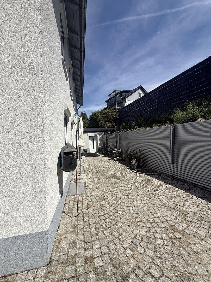 Predaj domu 182 m², pozemek 474 m², Allmersbach im Tal, Bádensko-Wurttembersko Predaj domu 182 m², pozemek 474 m², Allmersbach im Tal, Bádensko-Wurttembersko