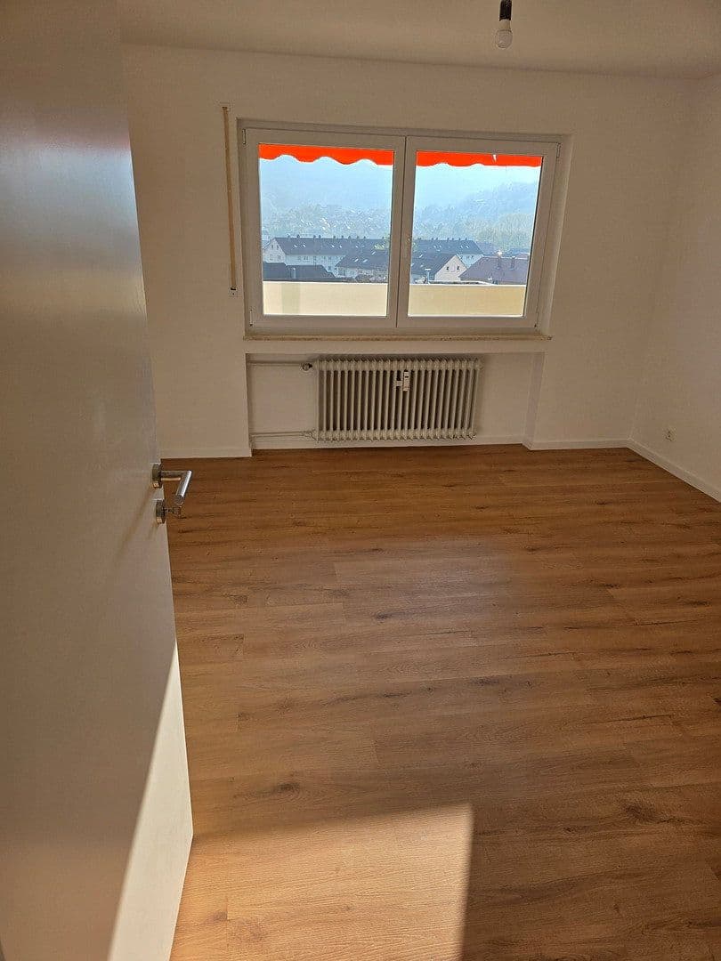 Prenájom bytu 3-izbový 80 m², Baccarat-Straße 13, Gernsbach, Bádensko-Wurttembersko Prenájom bytu 3-izbový 80 m², Baccarat-Straße 13, Gernsbach, Bádensko-Wurttembersko