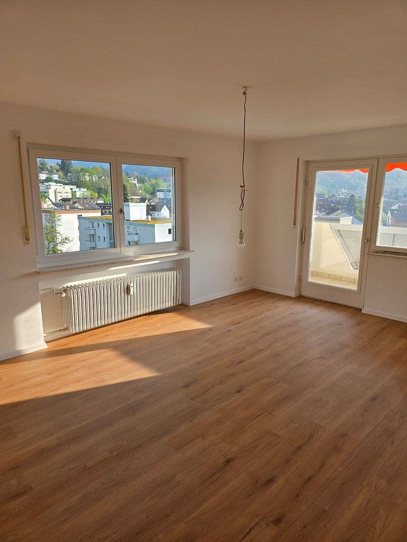 Prenájom bytu 3-izbový 80 m², Baccarat-Straße 13, Gernsbach, Bádensko-Wurttembersko Prenájom bytu 3-izbový 80 m², Baccarat-Straße 13, Gernsbach, Bádensko-Wurttembersko