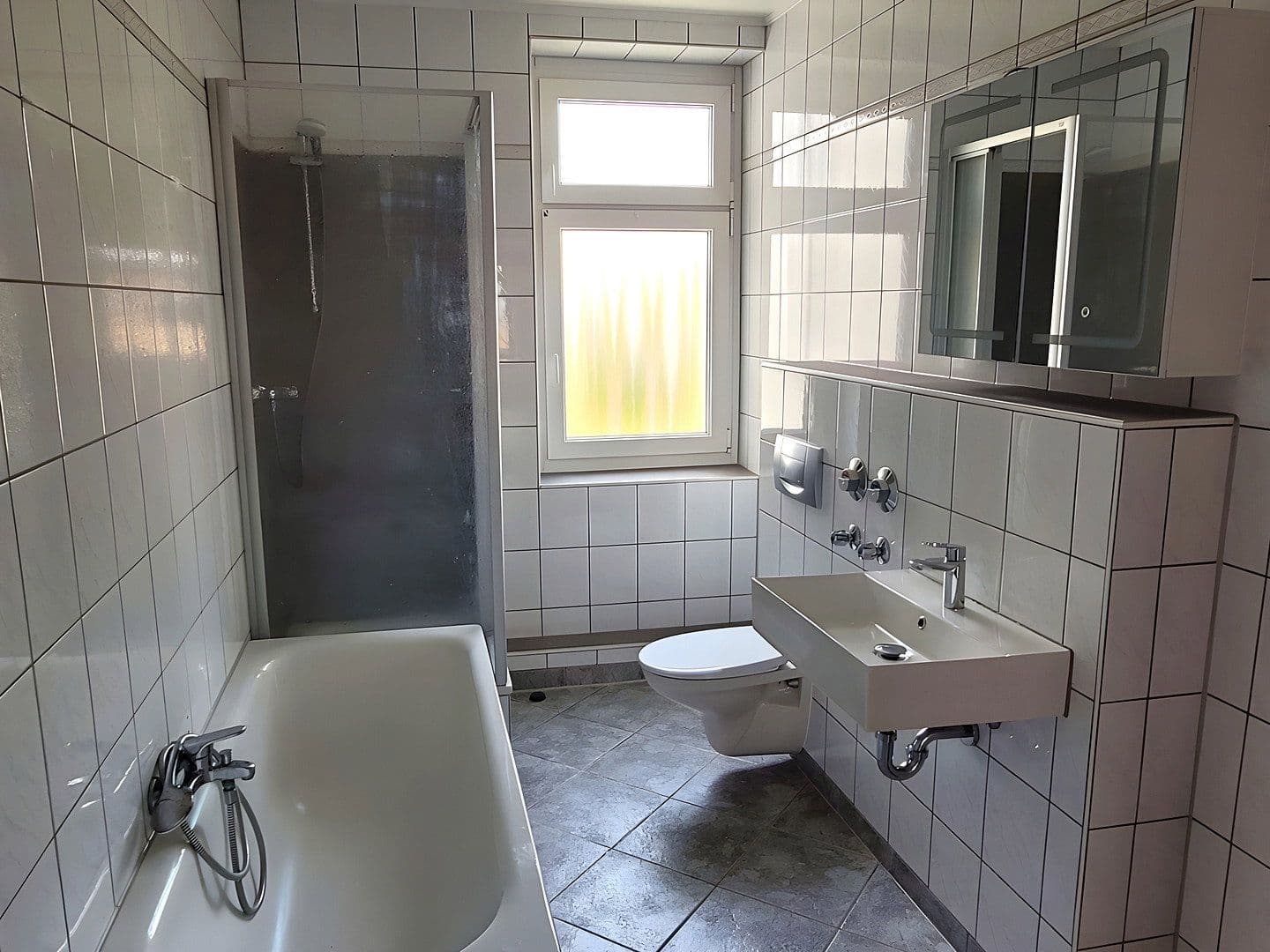 Prenájom bytu 4-izbový 115 m², Dieskaustraße 224, Leipzig, Sasko Prenájom bytu 4-izbový 115 m², Dieskaustraße 224, Leipzig, Sasko