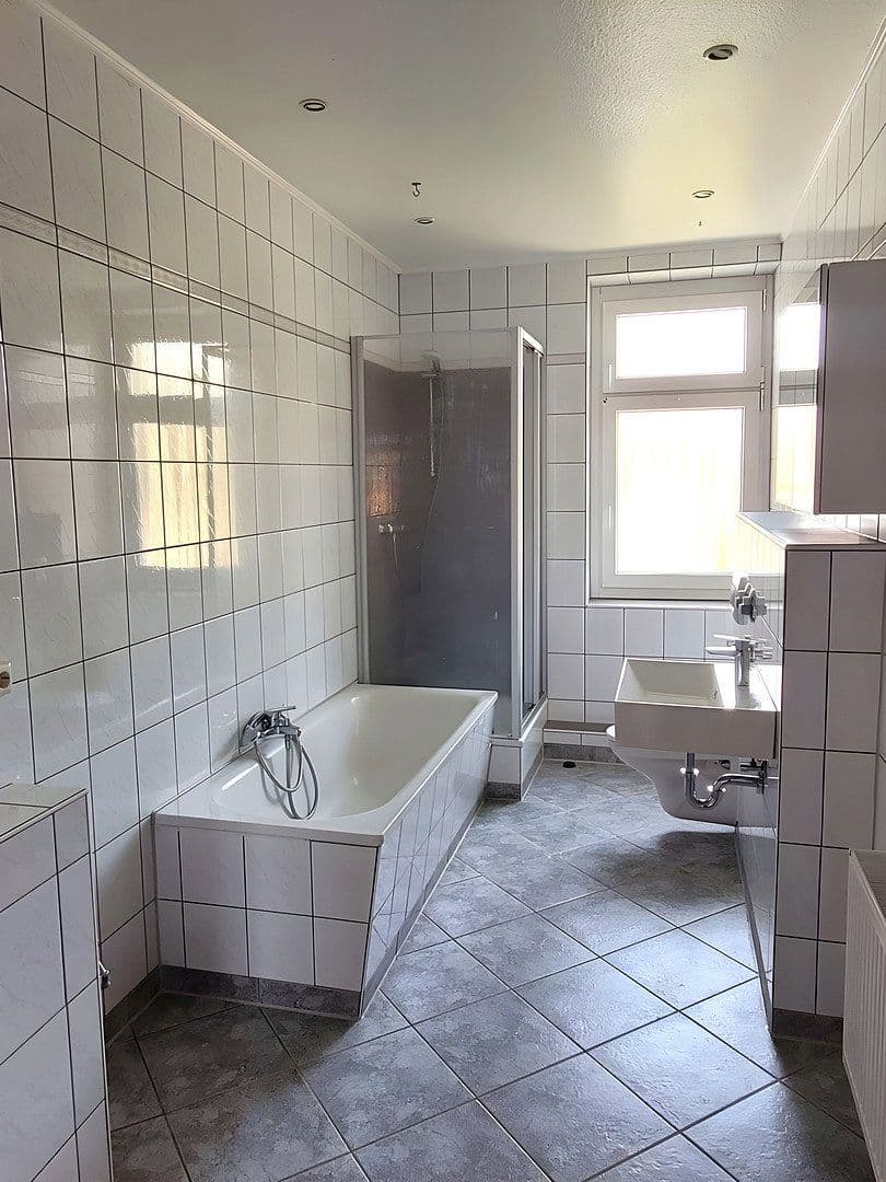 Prenájom bytu 4-izbový 115 m², Dieskaustraße 224, Leipzig, Sasko Prenájom bytu 4-izbový 115 m², Dieskaustraße 224, Leipzig, Sasko