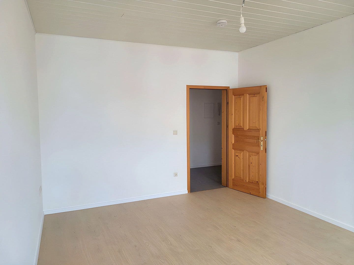Prenájom bytu 4-izbový 115 m², Dieskaustraße 224, Leipzig, Sasko Prenájom bytu 4-izbový 115 m², Dieskaustraße 224, Leipzig, Sasko