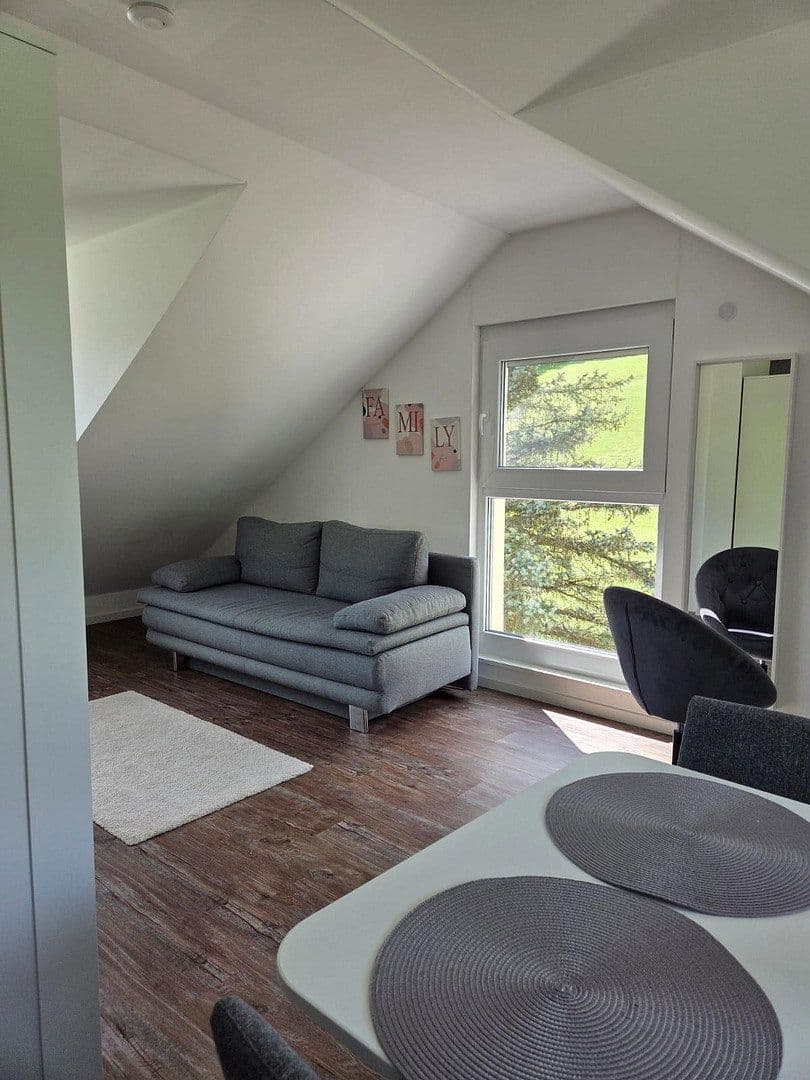 Prenájom bytu 1-izbový 45 m², Weinstadt, Bádensko-Wurttembersko Prenájom bytu 1-izbový 45 m², Weinstadt, Bádensko-Wurttembersko