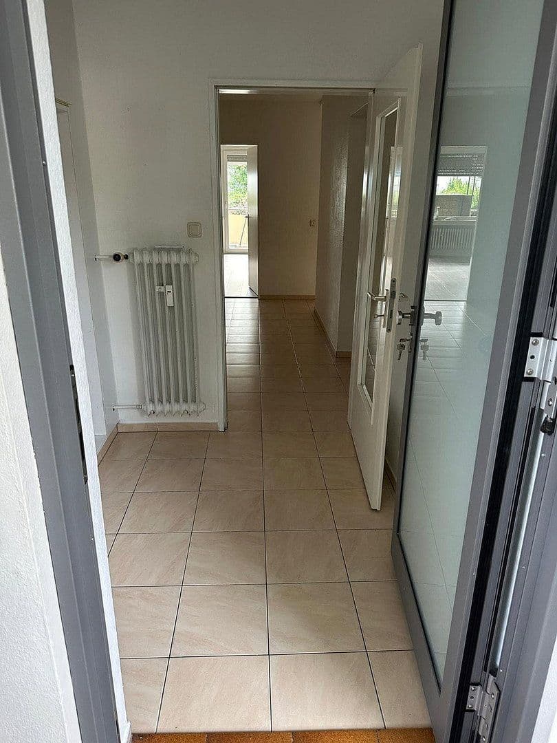 Prenájom bytu 3-izbový 80 m², Offenbach, Hesensko Prenájom bytu 3-izbový 80 m², Offenbach, Hesensko