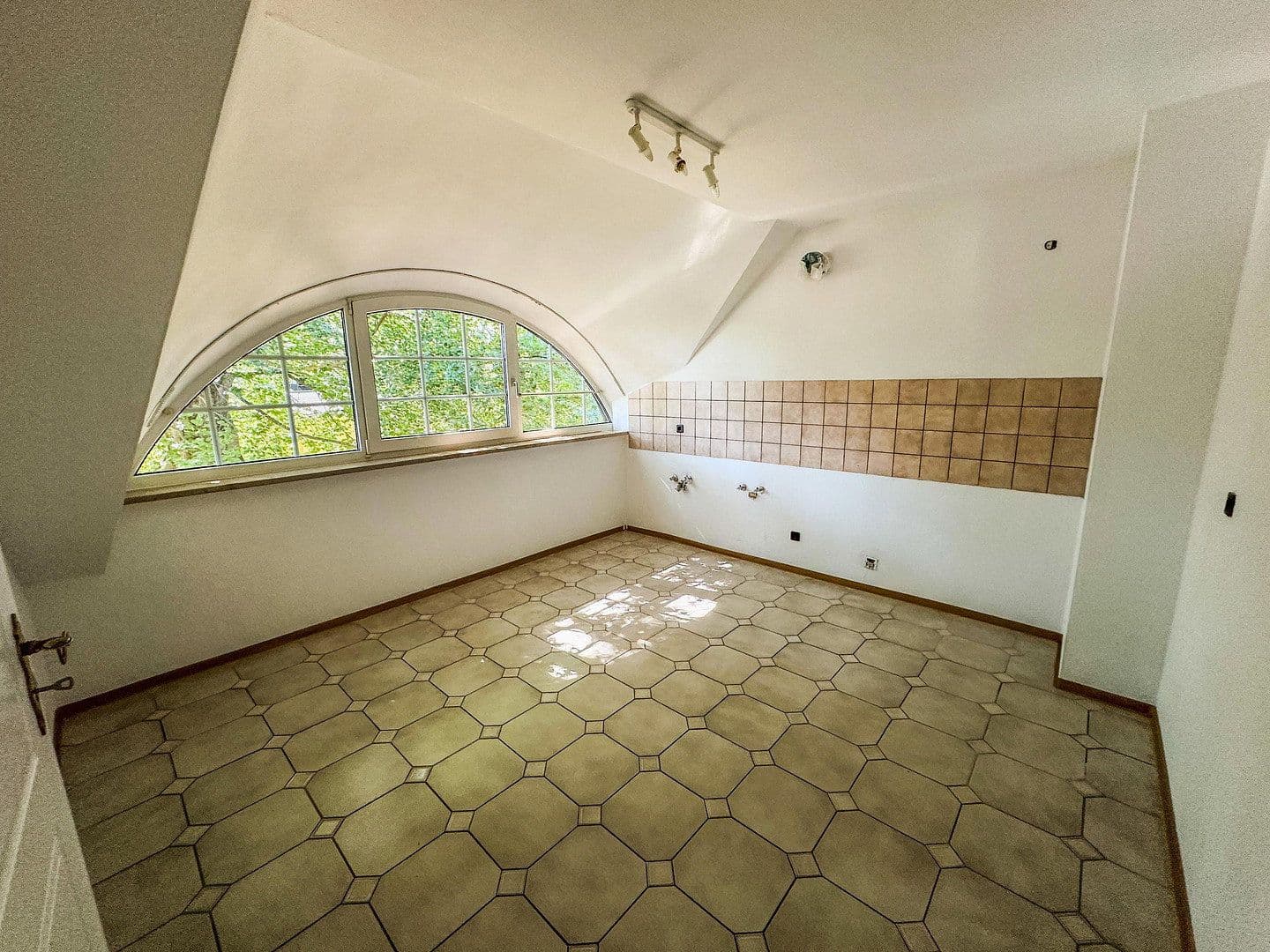 Prenájom bytu 3-izbový 120 m², Zirndorf, Bavorsko Prenájom bytu 3-izbový 120 m², Zirndorf, Bavorsko