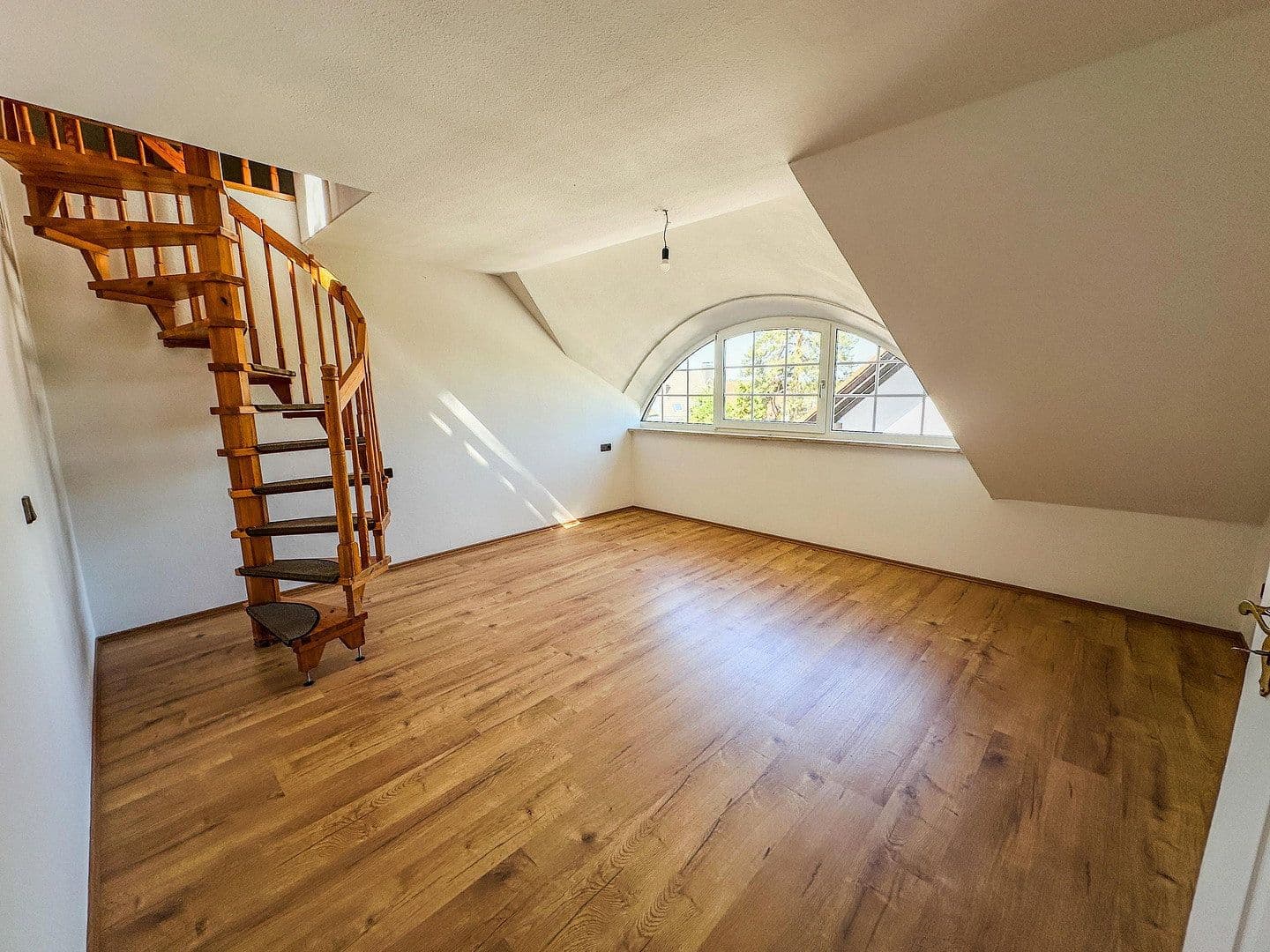 Prenájom bytu 3-izbový 120 m², Zirndorf, Bavorsko Prenájom bytu 3-izbový 120 m², Zirndorf, Bavorsko