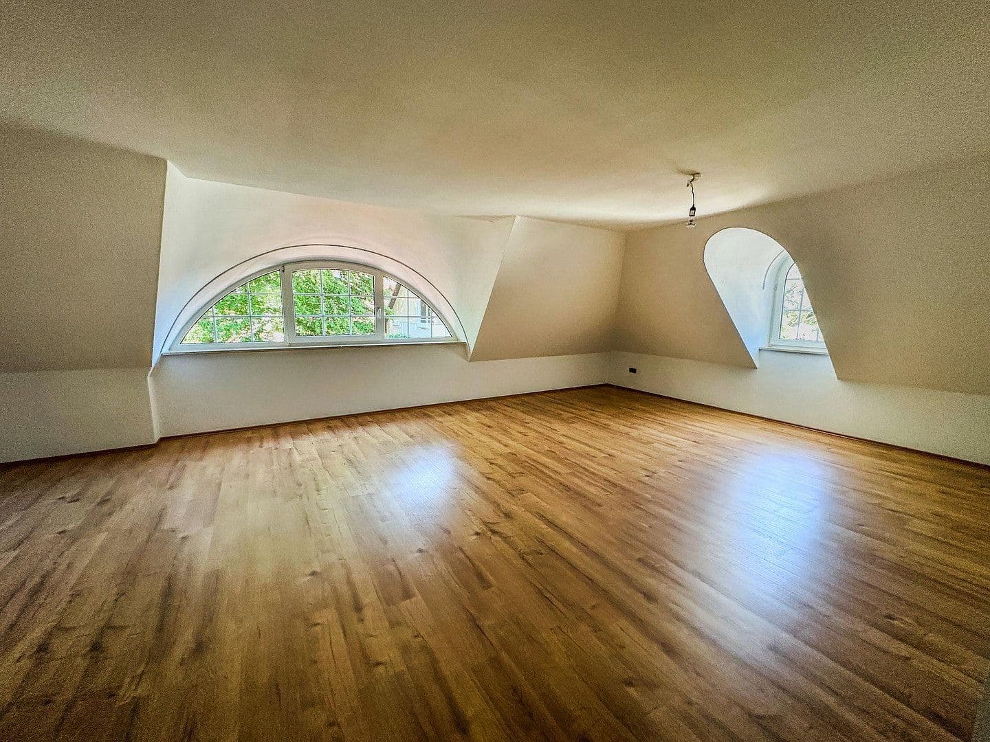 Prenájom bytu 3-izbový 120 m², Zirndorf, Bavorsko Prenájom bytu 3-izbový 120 m², Zirndorf, Bavorsko