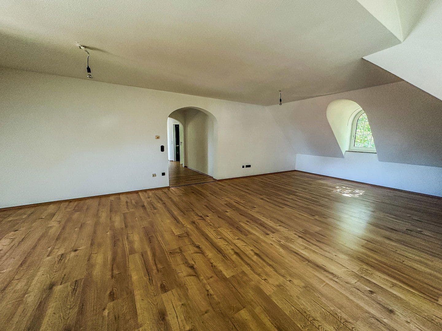 Prenájom bytu 3-izbový 120 m², Zirndorf, Bavorsko Prenájom bytu 3-izbový 120 m², Zirndorf, Bavorsko
