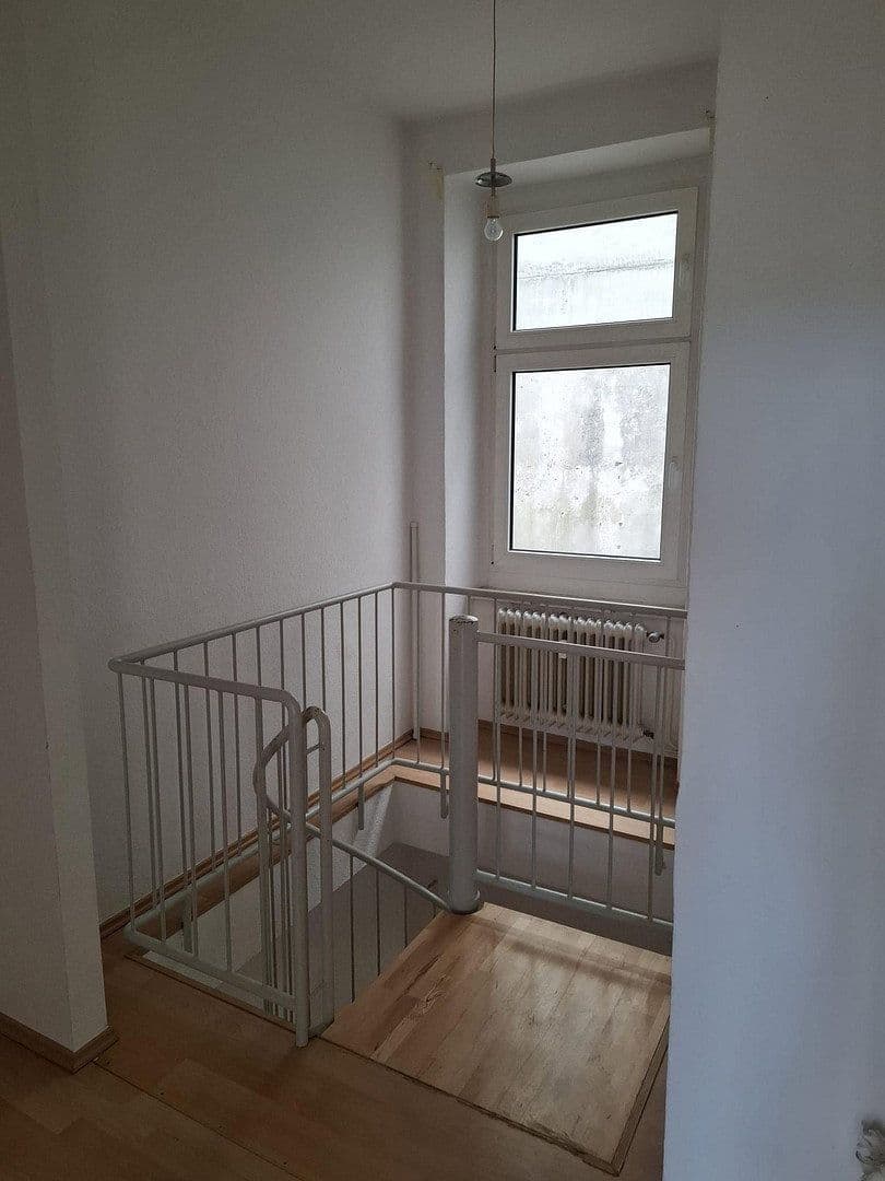Prenájom bytu 2-izbový 70 m², Plateniustr. 18, Wuppertal, Severné Porýnie - Westfálsko Prenájom bytu 2-izbový 70 m², Plateniustr. 18, Wuppertal, Severné Porýnie - Westfálsko