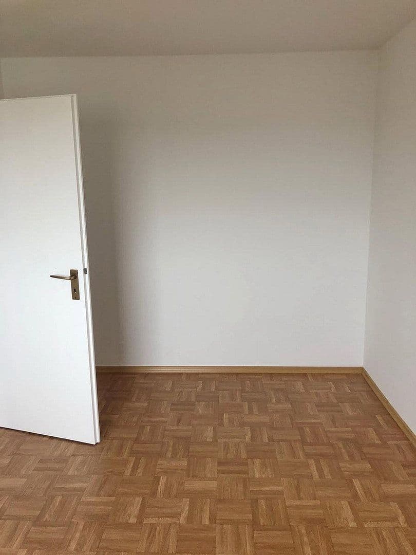 Prenájom domu 100 m², pozemek 1 m², Lerchenstraße 25, Crailsheim, Bádensko-Wurttembersko Prenájom domu 100 m², pozemek 1 m², Lerchenstraße 25, Crailsheim, Bádensko-Wurttembersko