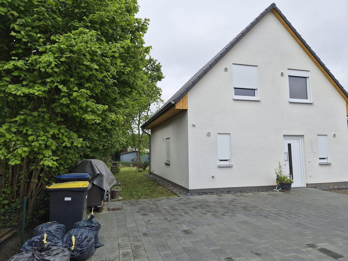 Prenájom domu 90 m², pozemek 597 m², Falkensee, Brandenbursko Prenájom domu 90 m², pozemek 597 m², Falkensee, Brandenbursko