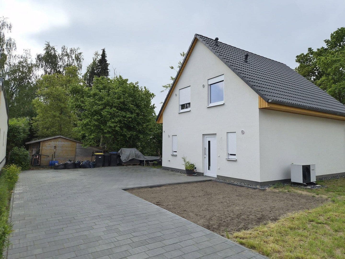 Prenájom domu 90 m², pozemek 597 m², Falkensee, Brandenbursko Prenájom domu 90 m², pozemek 597 m², Falkensee, Brandenbursko