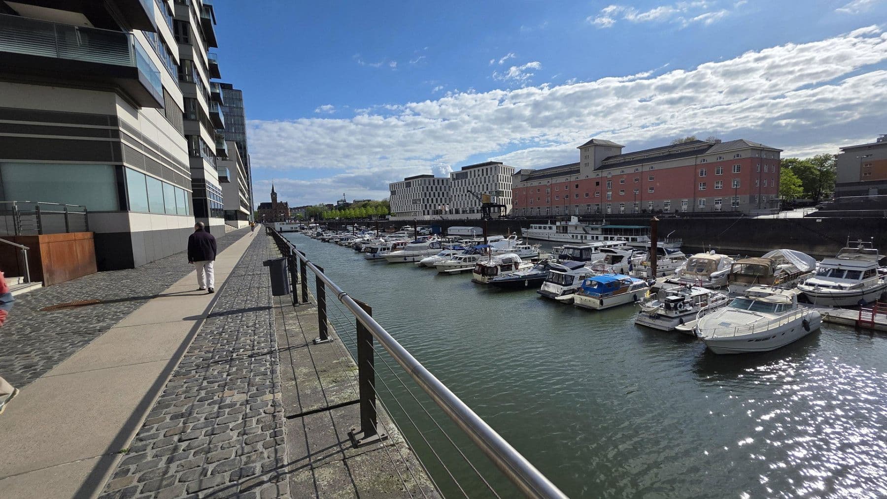 Prenájom bytu 3-izbový 110 m², Im Zollhafen 12, Köln, Severné Porýnie - Westfálsko Prenájom bytu 3-izbový 110 m², Im Zollhafen 12, Köln, Severné Porýnie - Westfálsko