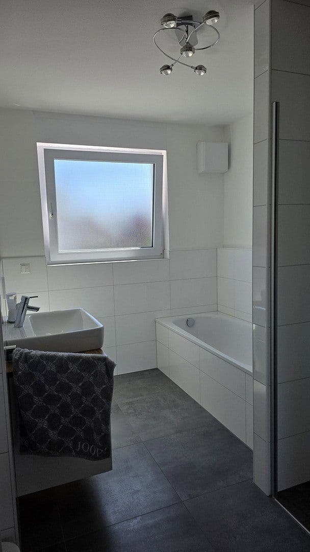 Prenájom bytu 3-izbový 93 m², Heinrich-Gerster-Straße 3, Karlsdorf-Neuthard, Bádensko-Wurttembersko Prenájom bytu 3-izbový 93 m², Heinrich-Gerster-Straße 3, Karlsdorf-Neuthard, Bádensko-Wurttembersko