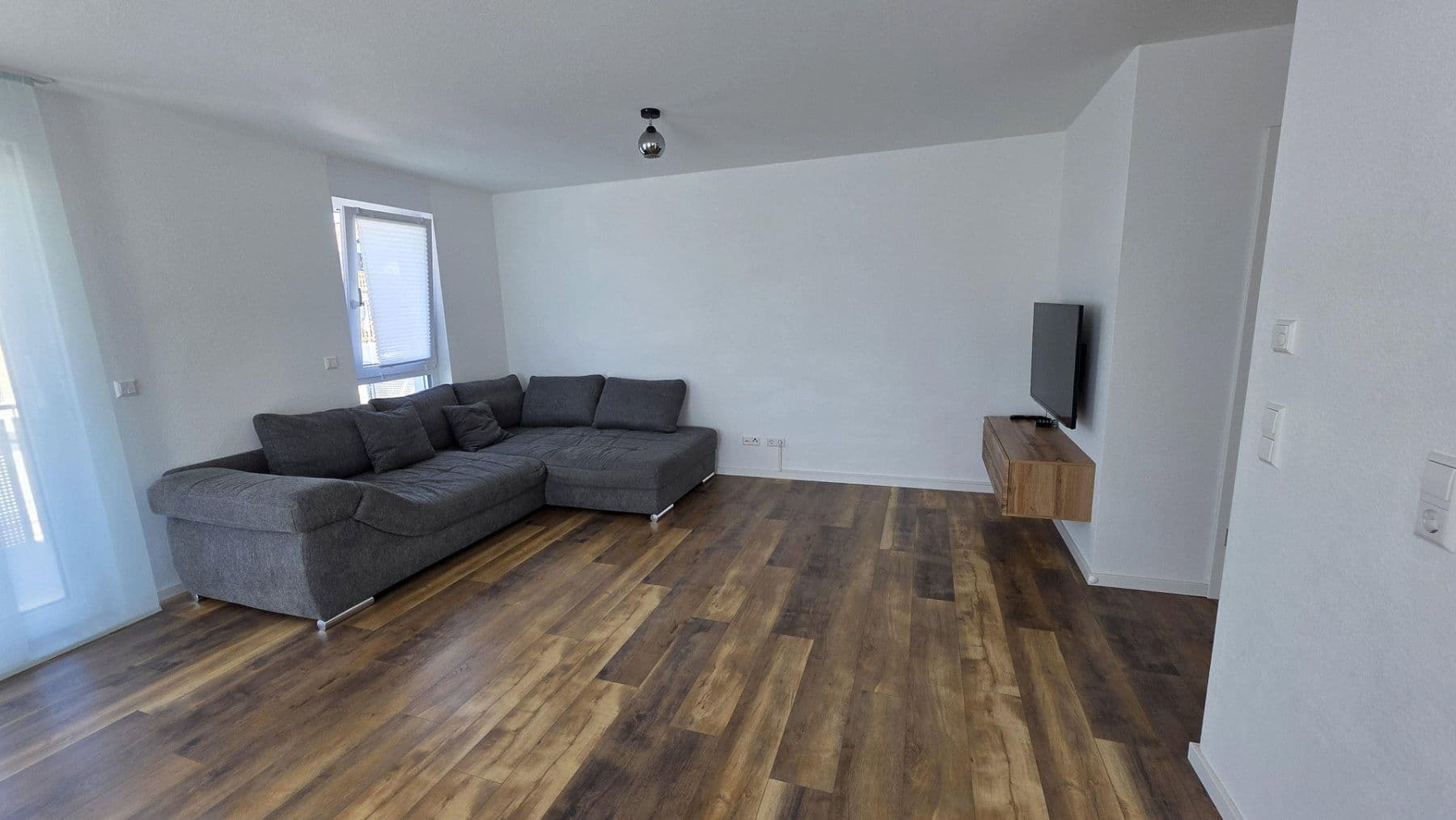 Prenájom bytu 3-izbový 93 m², Heinrich-Gerster-Straße 3, Karlsdorf-Neuthard, Bádensko-Wurttembersko Prenájom bytu 3-izbový 93 m², Heinrich-Gerster-Straße 3, Karlsdorf-Neuthard, Bádensko-Wurttembersko