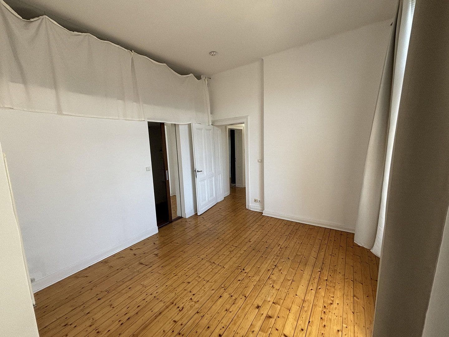 Prenájom bytu 4-izbový 140 m², Bismarckstr. 94, Aachen, Severné Porýnie - Westfálsko Prenájom bytu 4-izbový 140 m², Bismarckstr. 94, Aachen, Severné Porýnie - Westfálsko