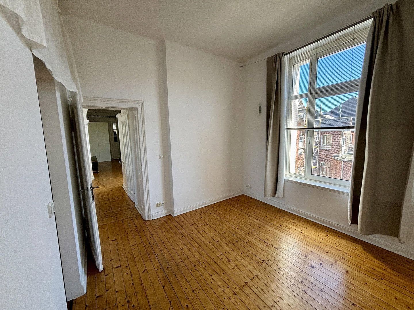 Prenájom bytu 4-izbový 140 m², Bismarckstr. 94, Aachen, Severné Porýnie - Westfálsko Prenájom bytu 4-izbový 140 m², Bismarckstr. 94, Aachen, Severné Porýnie - Westfálsko