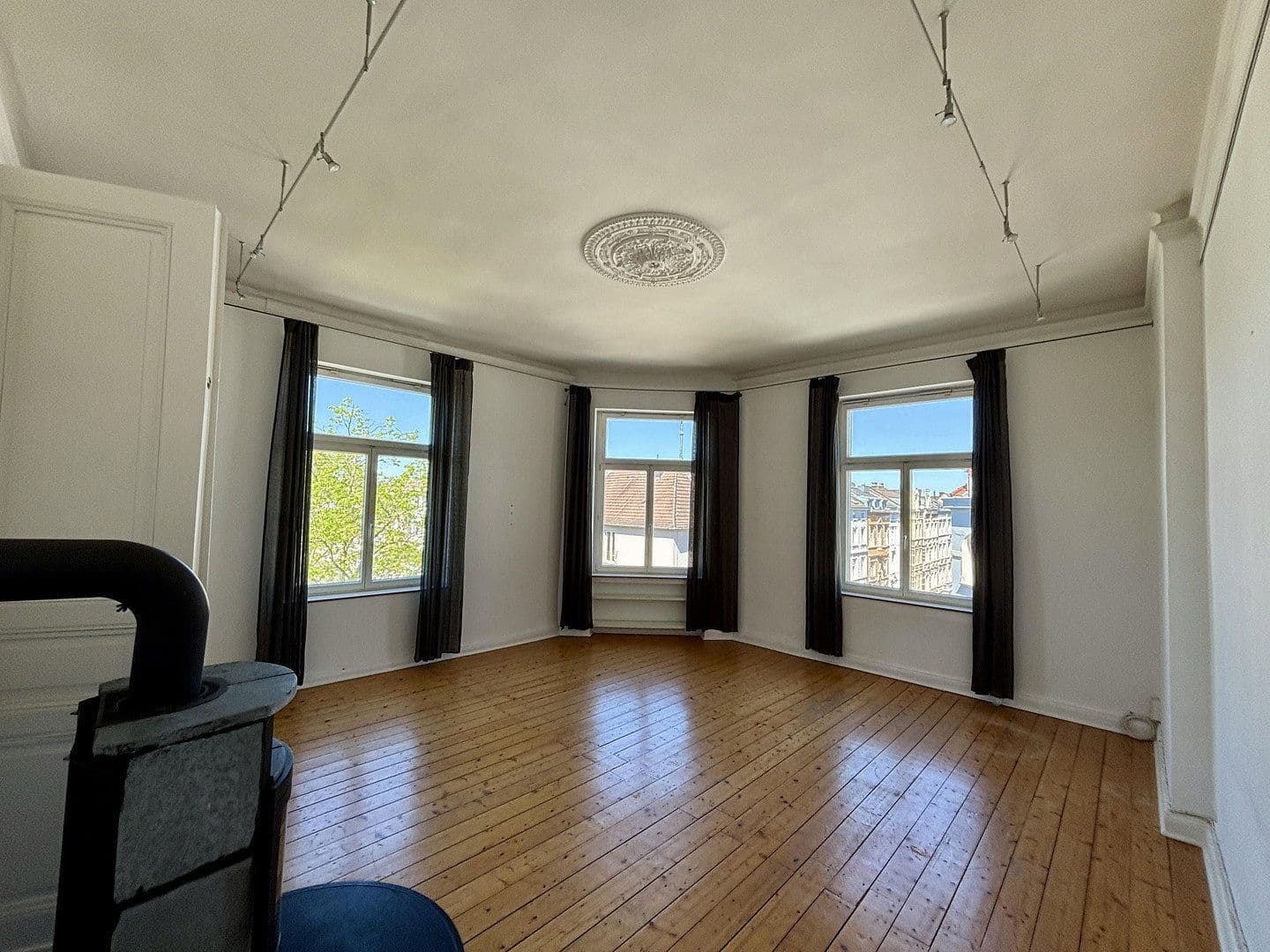 Prenájom bytu 4-izbový 140 m², Bismarckstr. 94, Aachen, Severné Porýnie - Westfálsko Prenájom bytu 4-izbový 140 m², Bismarckstr. 94, Aachen, Severné Porýnie - Westfálsko