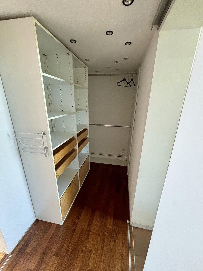 Prenájom bytu 4-izbový 140 m², Bismarckstr. 94, Aachen, Severné Porýnie - Westfálsko Prenájom bytu 4-izbový 140 m², Bismarckstr. 94, Aachen, Severné Porýnie - Westfálsko