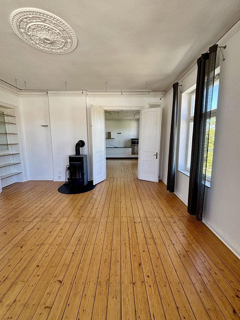 Prenájom bytu 4-izbový 140 m², Bismarckstr. 94, Aachen, Severné Porýnie - Westfálsko Prenájom bytu 4-izbový 140 m², Bismarckstr. 94, Aachen, Severné Porýnie - Westfálsko
