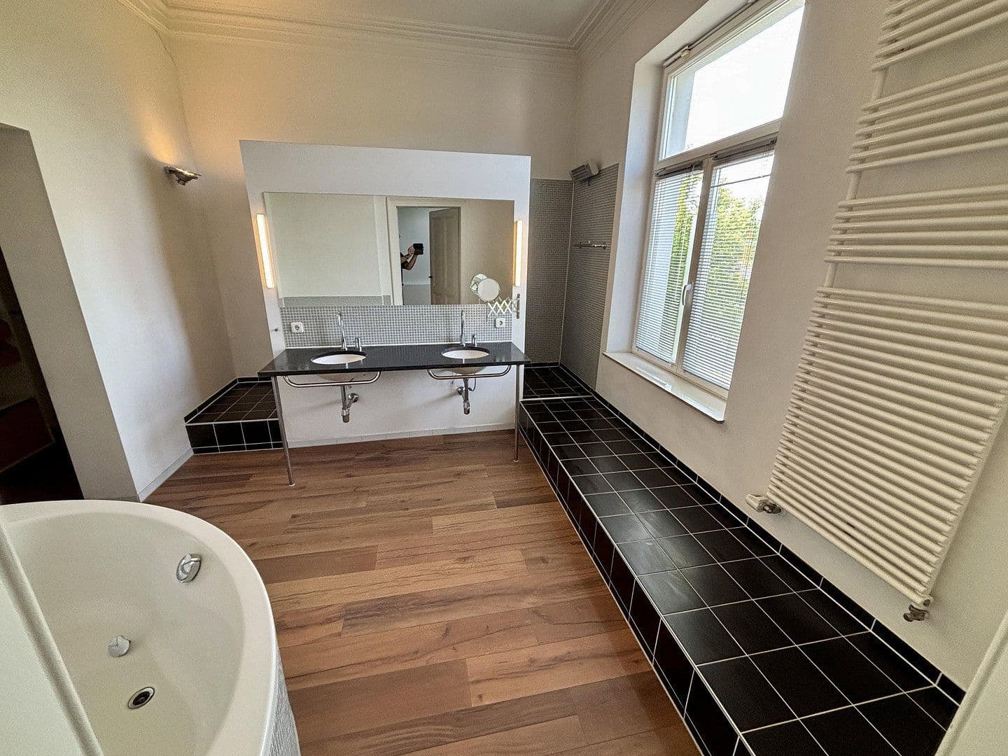 Prenájom bytu 4-izbový 140 m², Bismarckstr. 94, Aachen, Severné Porýnie - Westfálsko Prenájom bytu 4-izbový 140 m², Bismarckstr. 94, Aachen, Severné Porýnie - Westfálsko