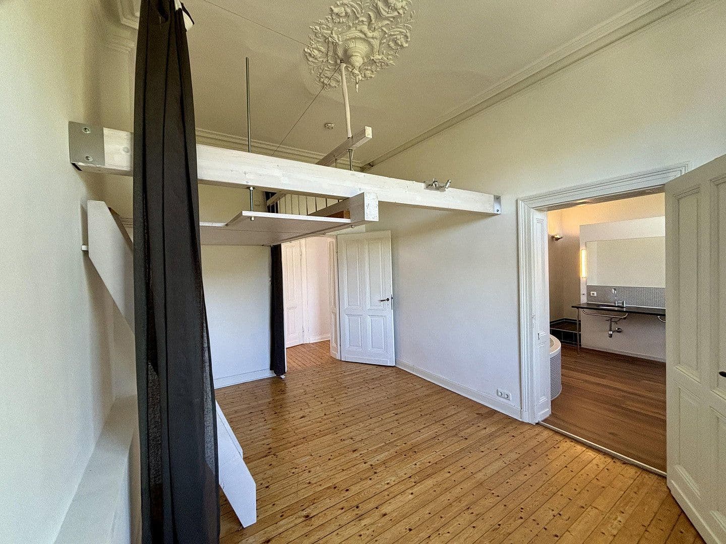 Prenájom bytu 4-izbový 140 m², Bismarckstr. 94, Aachen, Severné Porýnie - Westfálsko Prenájom bytu 4-izbový 140 m², Bismarckstr. 94, Aachen, Severné Porýnie - Westfálsko