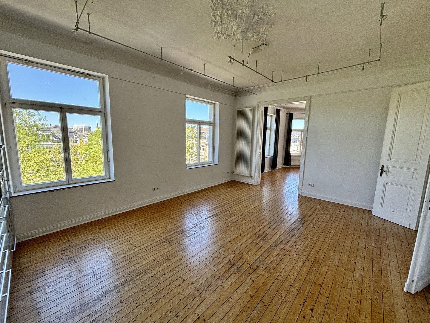 Prenájom bytu 4-izbový 140 m², Bismarckstr. 94, Aachen, Severné Porýnie - Westfálsko Prenájom bytu 4-izbový 140 m², Bismarckstr. 94, Aachen, Severné Porýnie - Westfálsko