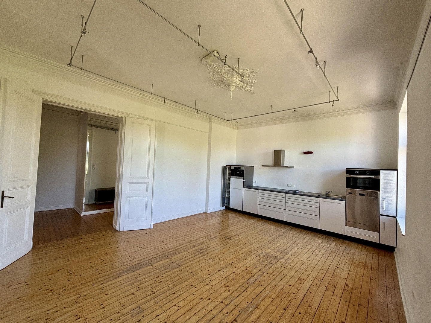 Prenájom bytu 4-izbový 140 m², Bismarckstr. 94, Aachen, Severné Porýnie - Westfálsko Prenájom bytu 4-izbový 140 m², Bismarckstr. 94, Aachen, Severné Porýnie - Westfálsko
