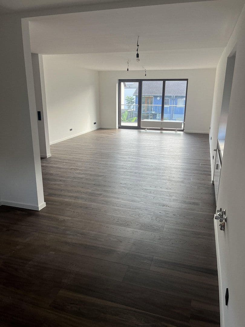 Prenájom bytu 3-izbový 115 m², Bibliser Strasse 10, Mannheim, Bádensko-Wurttembersko Prenájom bytu 3-izbový 115 m², Bibliser Strasse 10, Mannheim, Bádensko-Wurttembersko