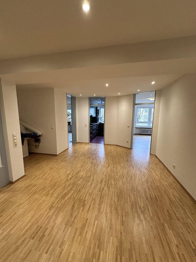 Prenájom bytu 5-izbový 126 m², München, Bavorsko Prenájom bytu 5-izbový 126 m², München, Bavorsko