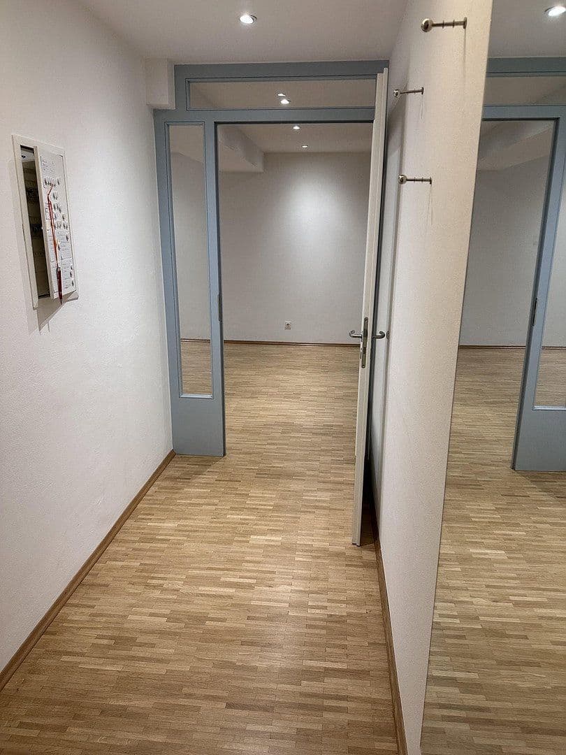 Prenájom bytu 5-izbový 126 m², München, Bavorsko Prenájom bytu 5-izbový 126 m², München, Bavorsko