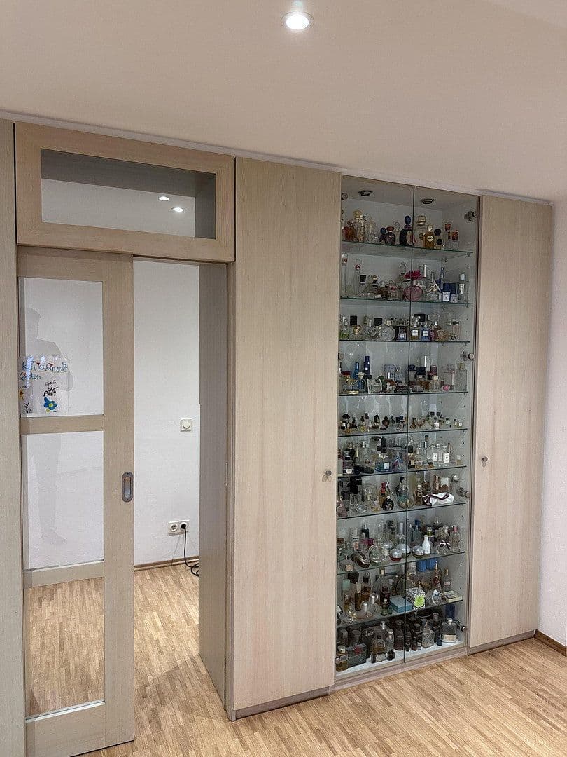 Prenájom bytu 5-izbový 126 m², München, Bavorsko Prenájom bytu 5-izbový 126 m², München, Bavorsko