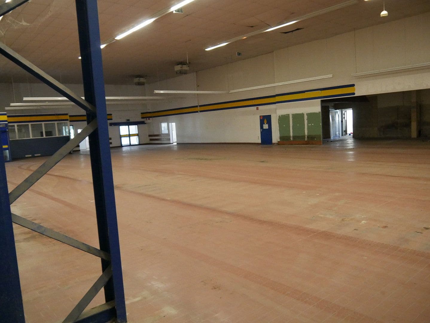 Prenájom nebytového priestoru 10.000 m², Salzunger Straße 115b, Leimbach, Durínsko Prenájom nebytového priestoru 10.000 m², Salzunger Straße 115b, Leimbach, Durínsko