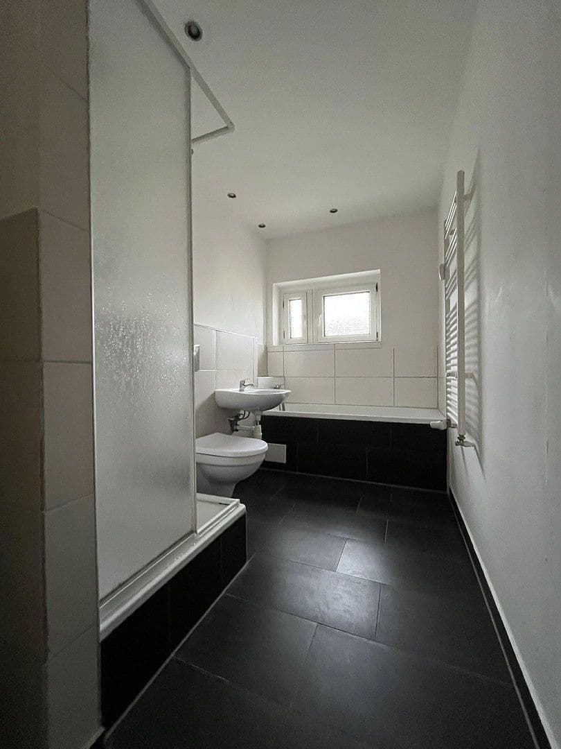 Prenájom bytu 3-izbový 76 m², Leipziger Straße 132, Zwickau, Sasko Prenájom bytu 3-izbový 76 m², Leipziger Straße 132, Zwickau, Sasko