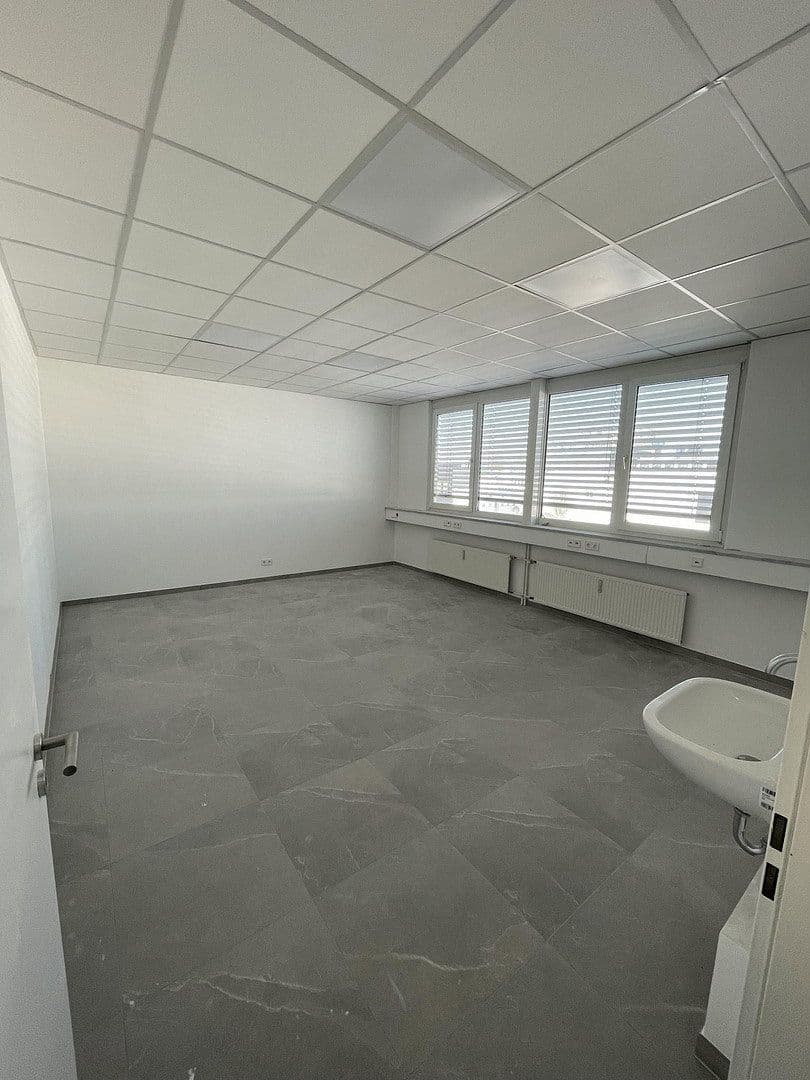 Prenájom kancelárie 395 m², Englmannstraße 2, München, Bavorsko Prenájom kancelárie 395 m², Englmannstraße 2, München, Bavorsko