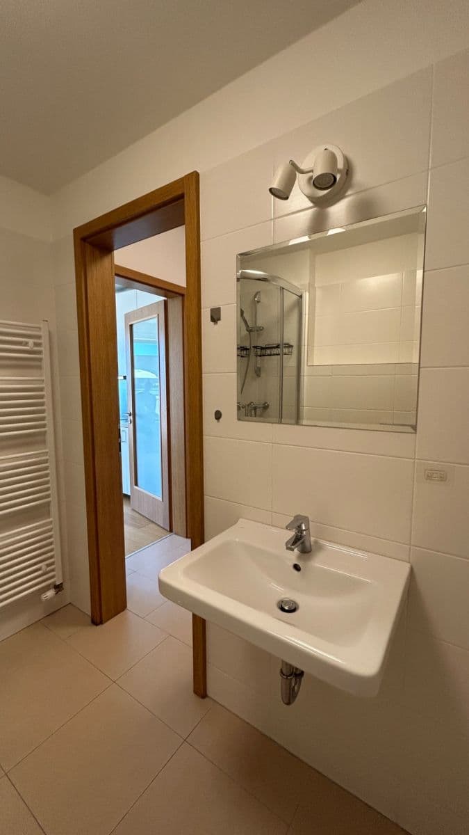 Prenájom bytu 2-izbový 62 m², K Beranovu, Praha, Praha Prenájom bytu 2-izbový 62 m², K Beranovu, Praha, Praha