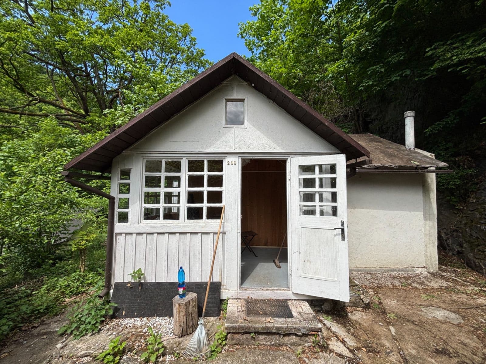 Predaj rekreačného objektu 29 m², pozemek 60 m², Jílové u Prahy, Středočeský kraj Predaj rekreačného objektu 29 m², pozemek 60 m², Jílové u Prahy, Středočeský kraj