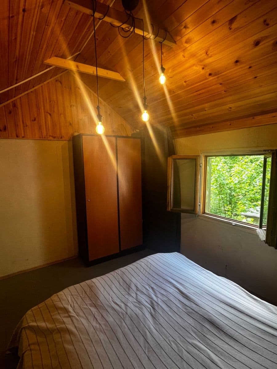 Predaj rekreačného objektu 29 m², pozemek 60 m², Jílové u Prahy, Středočeský kraj Predaj rekreačného objektu 29 m², pozemek 60 m², Jílové u Prahy, Středočeský kraj