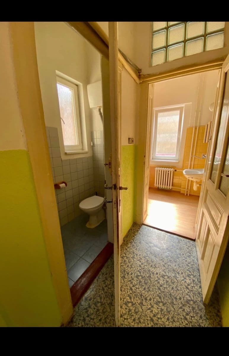 Prenájom bytu 3-izbový 94 m², Západní, Karlovy Vary, Karlovarský kraj Prenájom bytu 3-izbový 94 m², Západní, Karlovy Vary, Karlovarský kraj