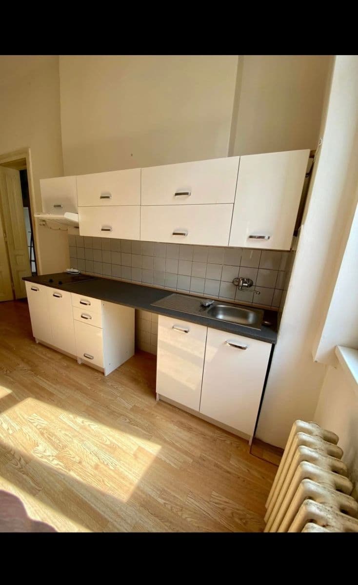 Prenájom bytu 3-izbový 94 m², Západní, Karlovy Vary, Karlovarský kraj Prenájom bytu 3-izbový 94 m², Západní, Karlovy Vary, Karlovarský kraj