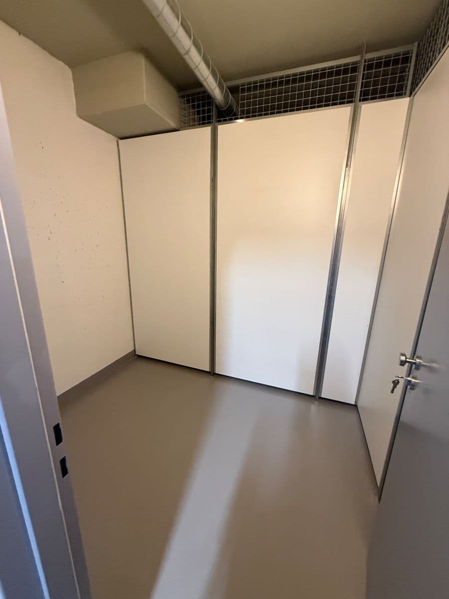 Prenájom bytu 1-izbový 33 m², Poděbradská, Praha, Praha Prenájom bytu 1-izbový 33 m², Poděbradská, Praha, Praha