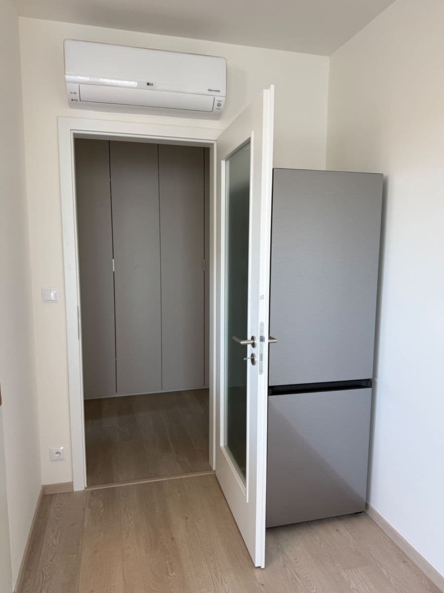 Prenájom bytu 1-izbový 33 m², Poděbradská, Praha, Praha Prenájom bytu 1-izbový 33 m², Poděbradská, Praha, Praha