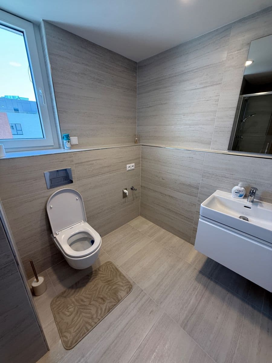 Prenájom bytu 1-izbový 33 m², Poděbradská, Praha, Praha Prenájom bytu 1-izbový 33 m², Poděbradská, Praha, Praha