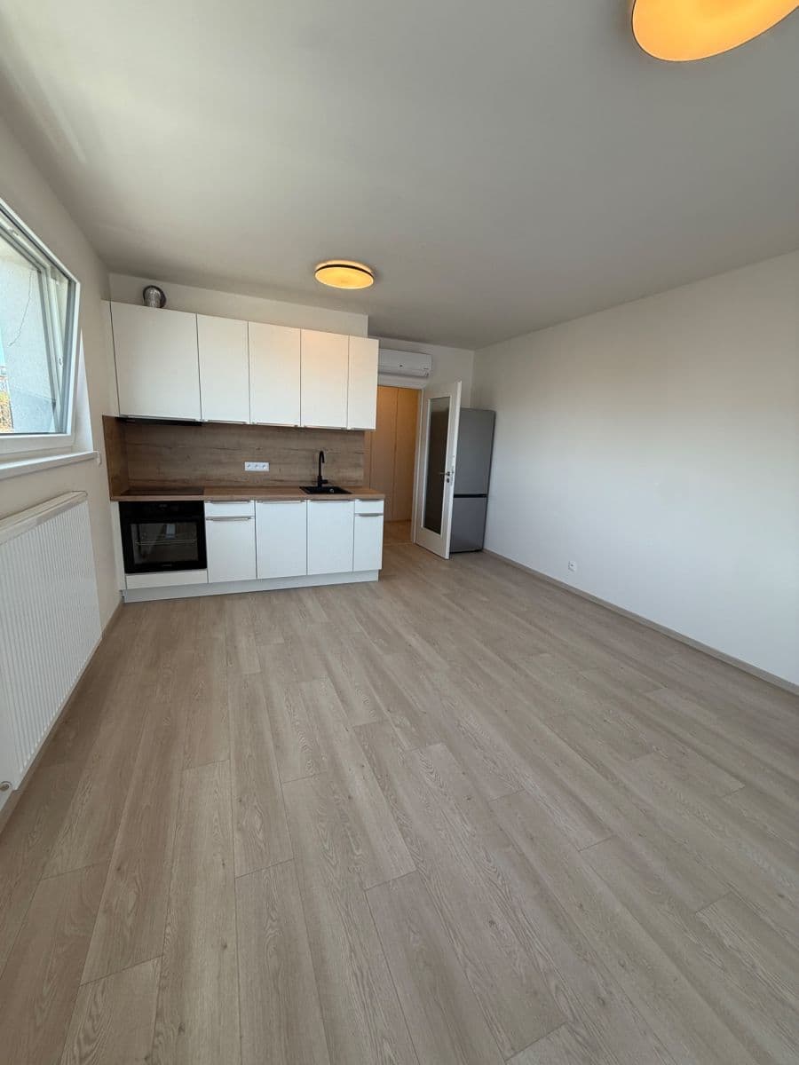 Prenájom bytu 1-izbový 33 m², Poděbradská, Praha, Praha Prenájom bytu 1-izbový 33 m², Poděbradská, Praha, Praha