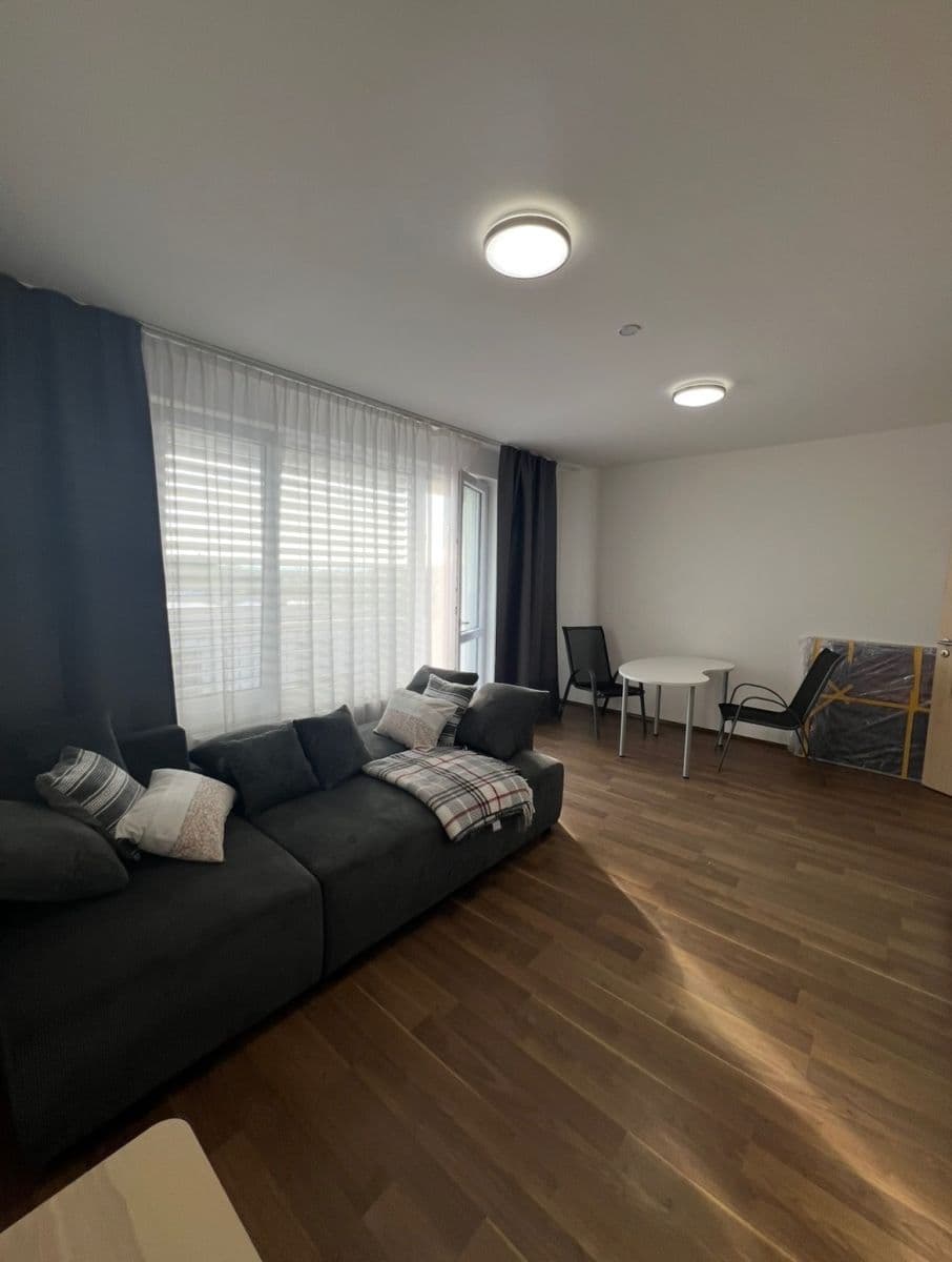 Prenájom bytu 1-izbový 33 m², Dobrovolného, Praha, Praha Prenájom bytu 1-izbový 33 m², Dobrovolného, Praha, Praha