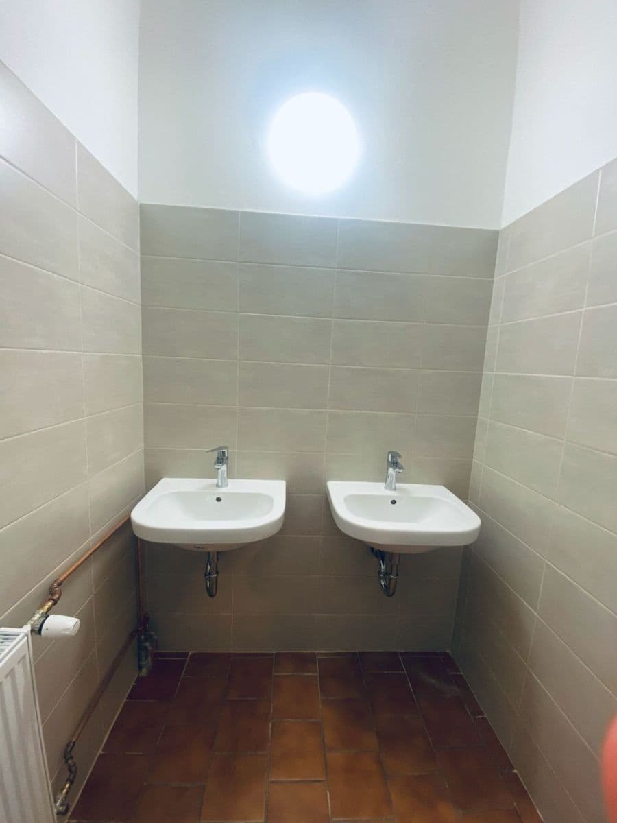 Prenájom kancelárie 125 m², Dubečská, Praha, Praha Prenájom kancelárie 125 m², Dubečská, Praha, Praha