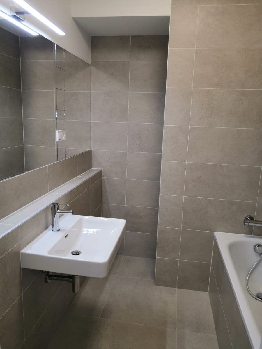 Prenájom bytu 2-izbový 71 m², U Červeného mlýna, Brno, Jihomoravský kraj Prenájom bytu 2-izbový 71 m², U Červeného mlýna, Brno, Jihomoravský kraj