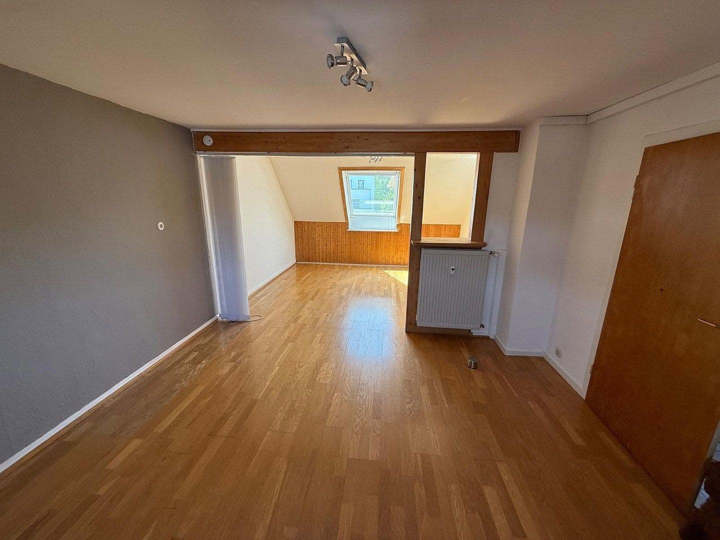 Prenájom bytu 2-izbový 60 m², Frankfurt am Main, Hesensko Prenájom bytu 2-izbový 60 m², Frankfurt am Main, Hesensko